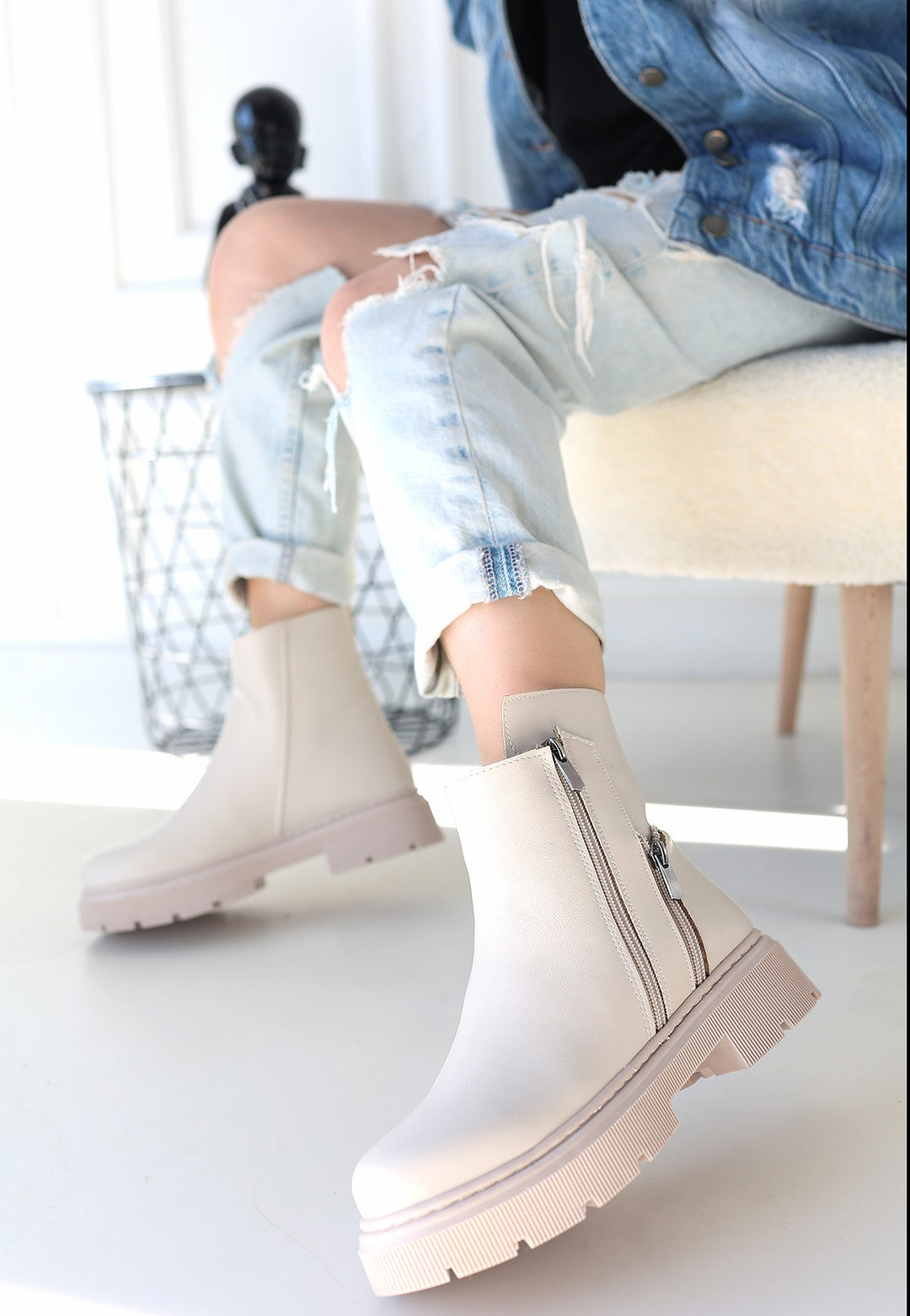 Menta Kadın Bej Fermuar Aksesuarlı Bot