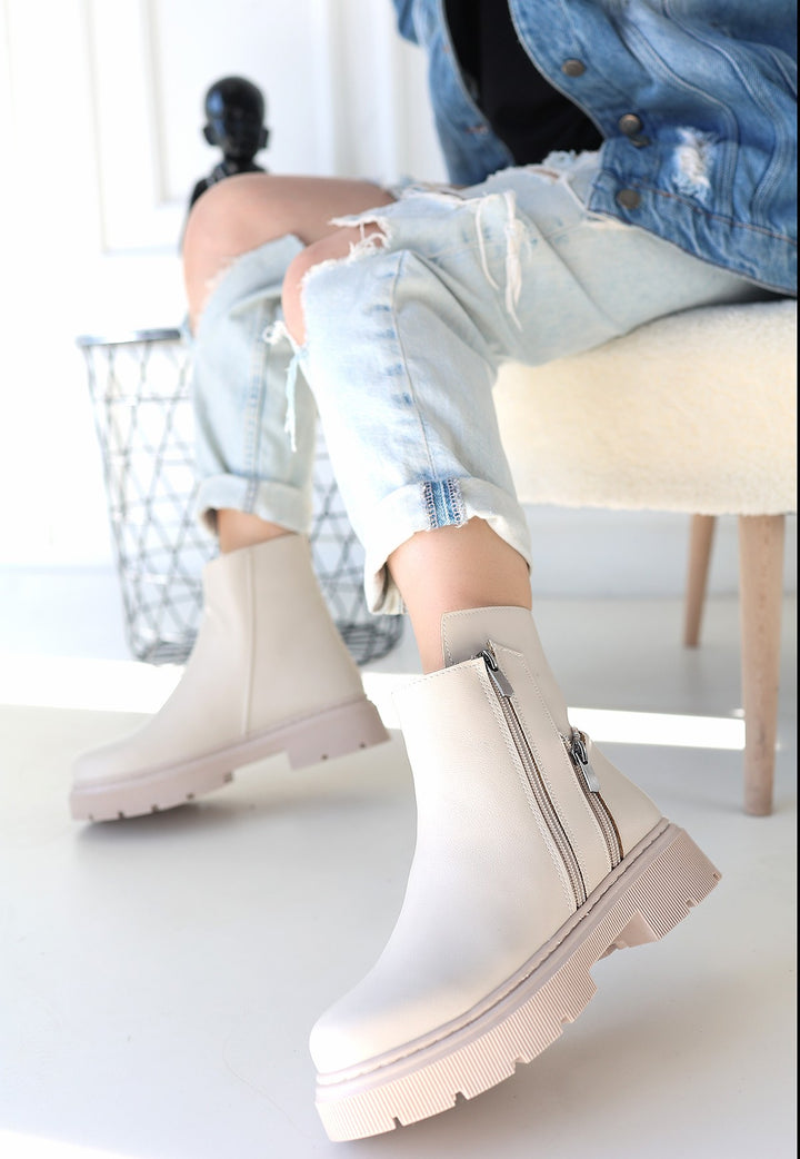 Menta Kadın Bej Fermuar Aksesuarlı Bot