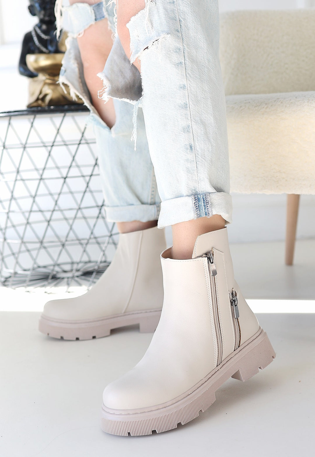 Menta Kadın Bej Fermuar Aksesuarlı Bot