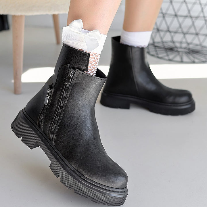 Menta Kadın Siyah Fermuar Aksesuarlı Bot