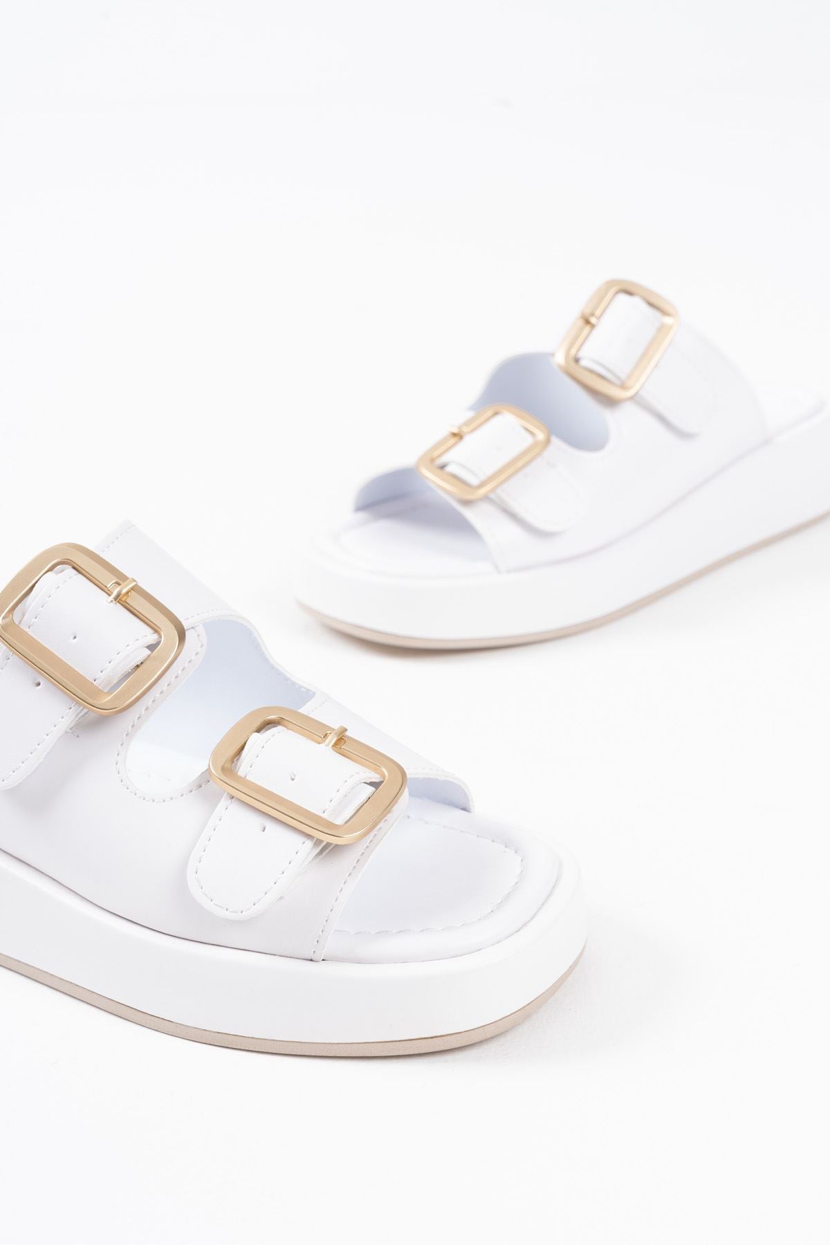 Nare Kadın Beyaz Tokalı Terlik