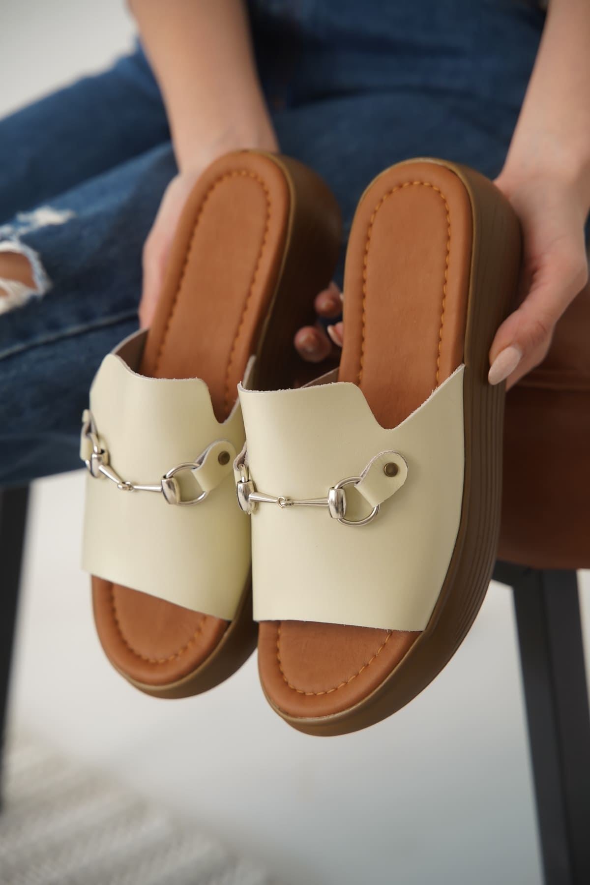 Nelly Kadın Hakiki Deri Bej Terlik