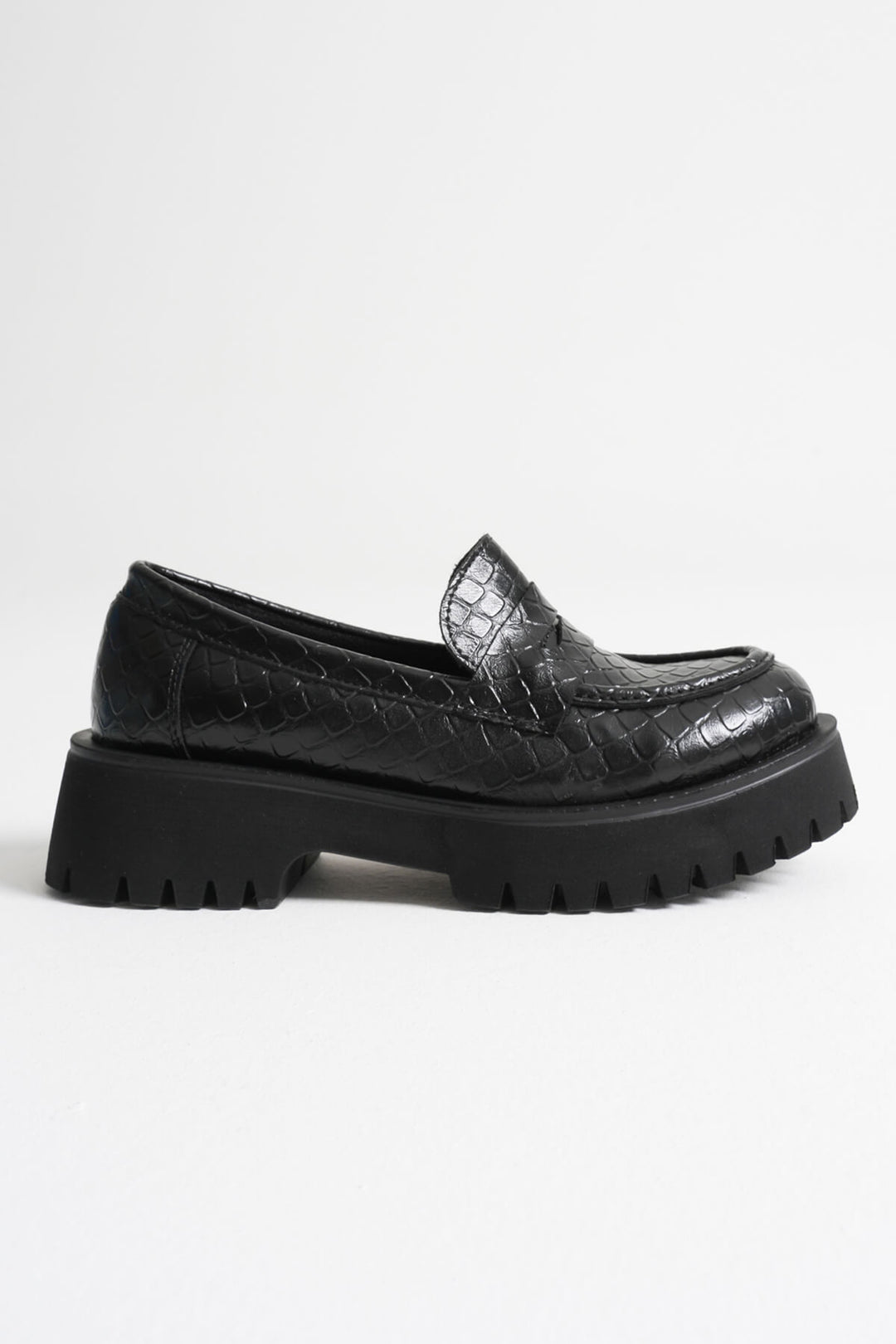 Noir Kadın Siyah Kroko Desenli Loafer Ayakkabı