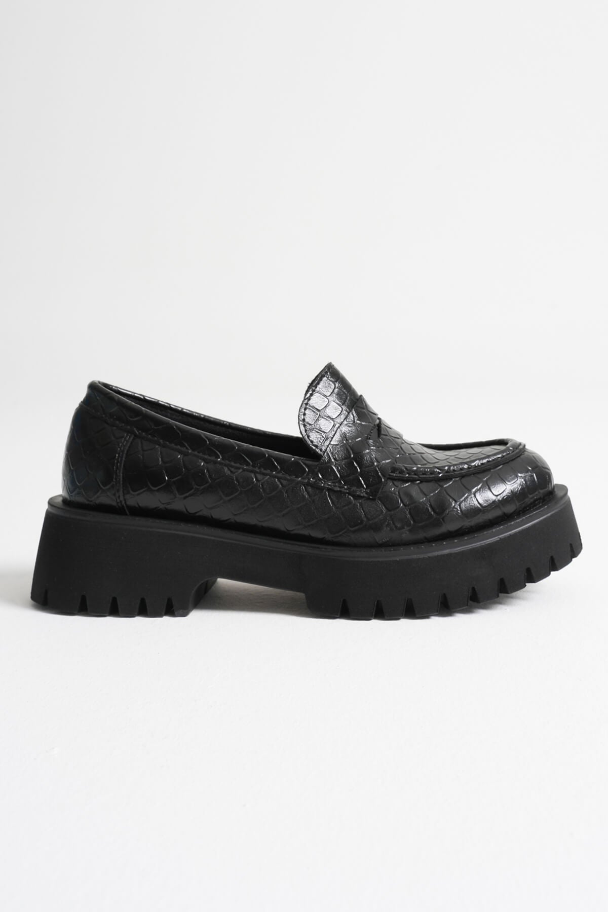 Noir Kadın Siyah Kroko Desenli Loafer Ayakkabı