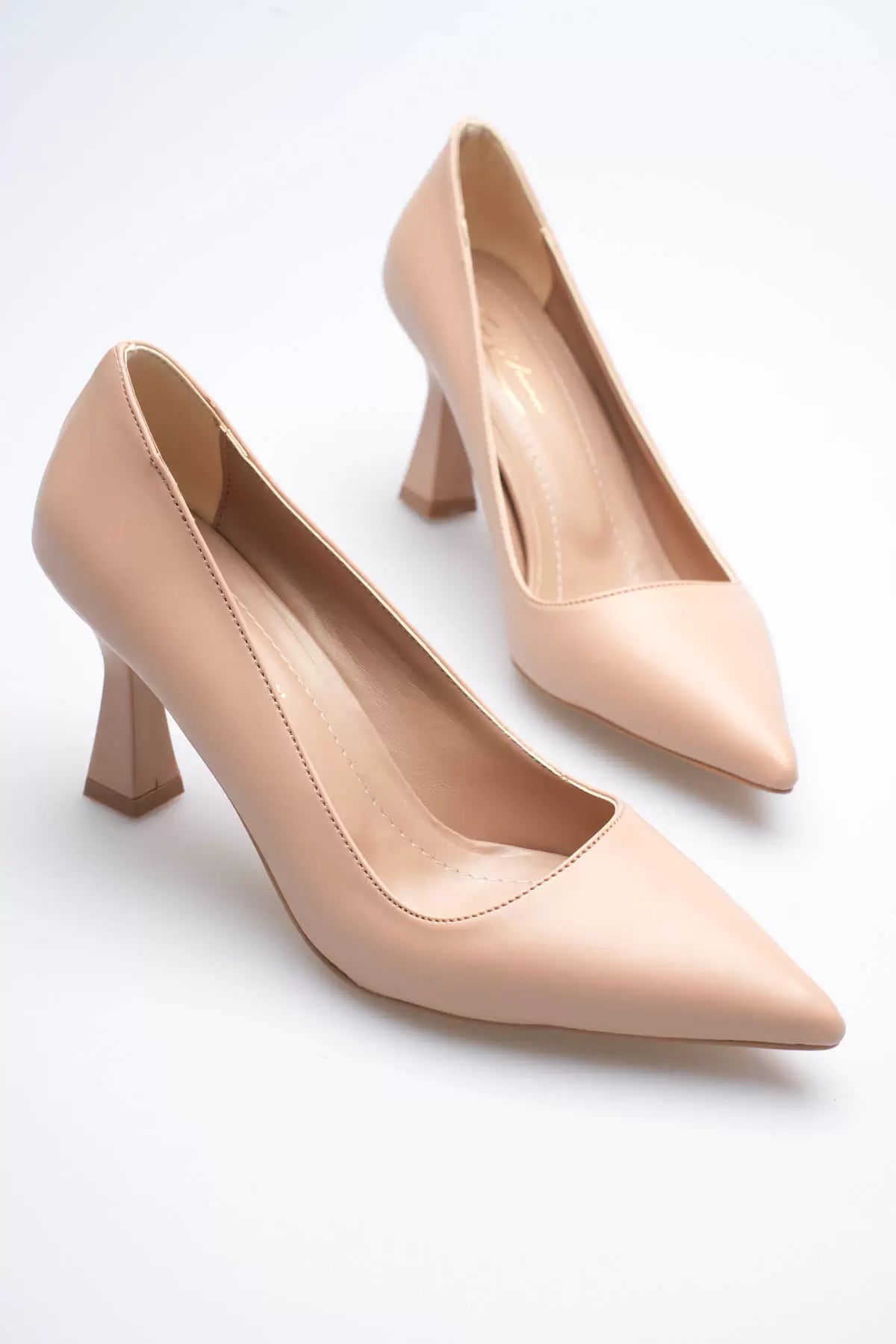 Lessa Nude Sivri Burun Orta Topuklu Kadın Stiletto TR20MS02D