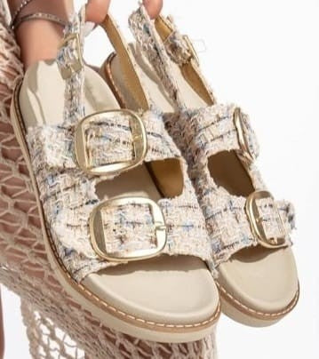 Olira Kadın Bej Parlak Tokalı Kemerli Sandalet