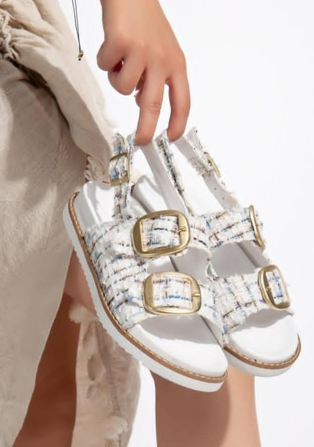 Olira Kadın Beyaz Parlak Tokalı Kemerli Sandalet