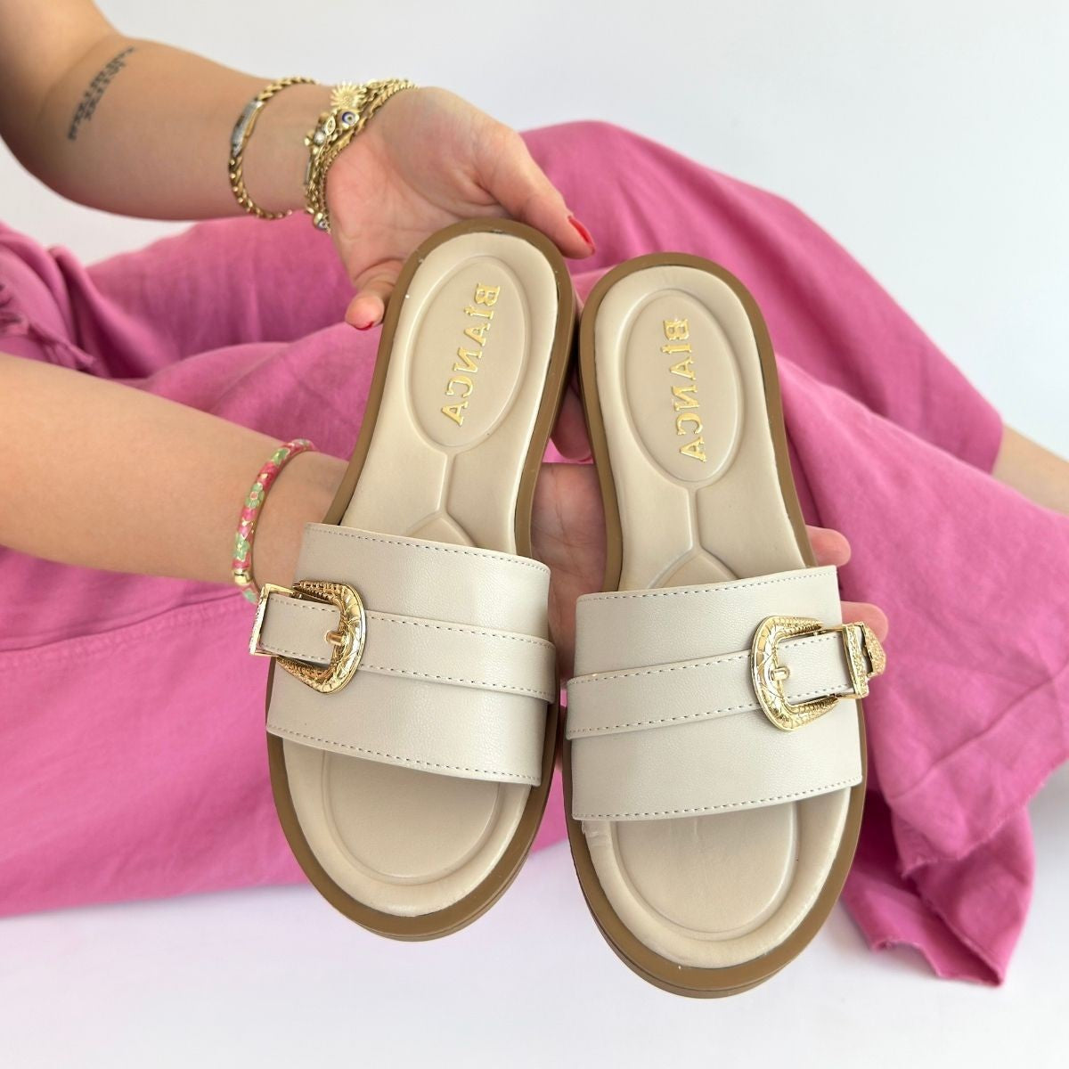 Orja Kadın Bej Tokalı Terlik