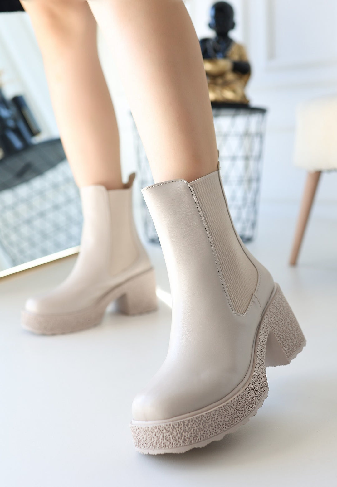 Paigo Kadın Bej Lastikli Topuklu Bot