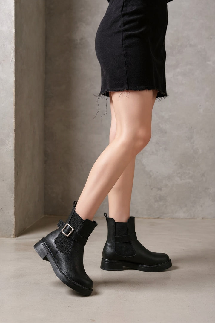 Parlina Siyah Toka Aksesuarlı Lastikli Kadın Bot