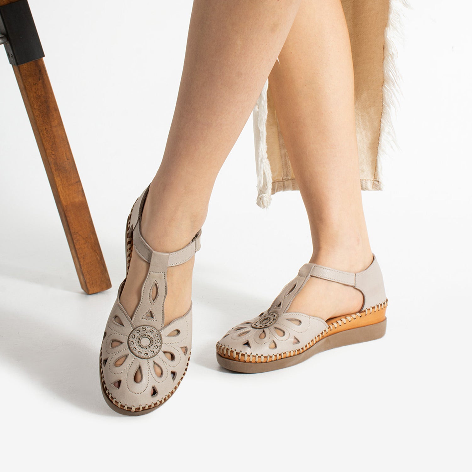 Pierre Cardin Deyra Kadın Hakiki Deri Bej Sandalet