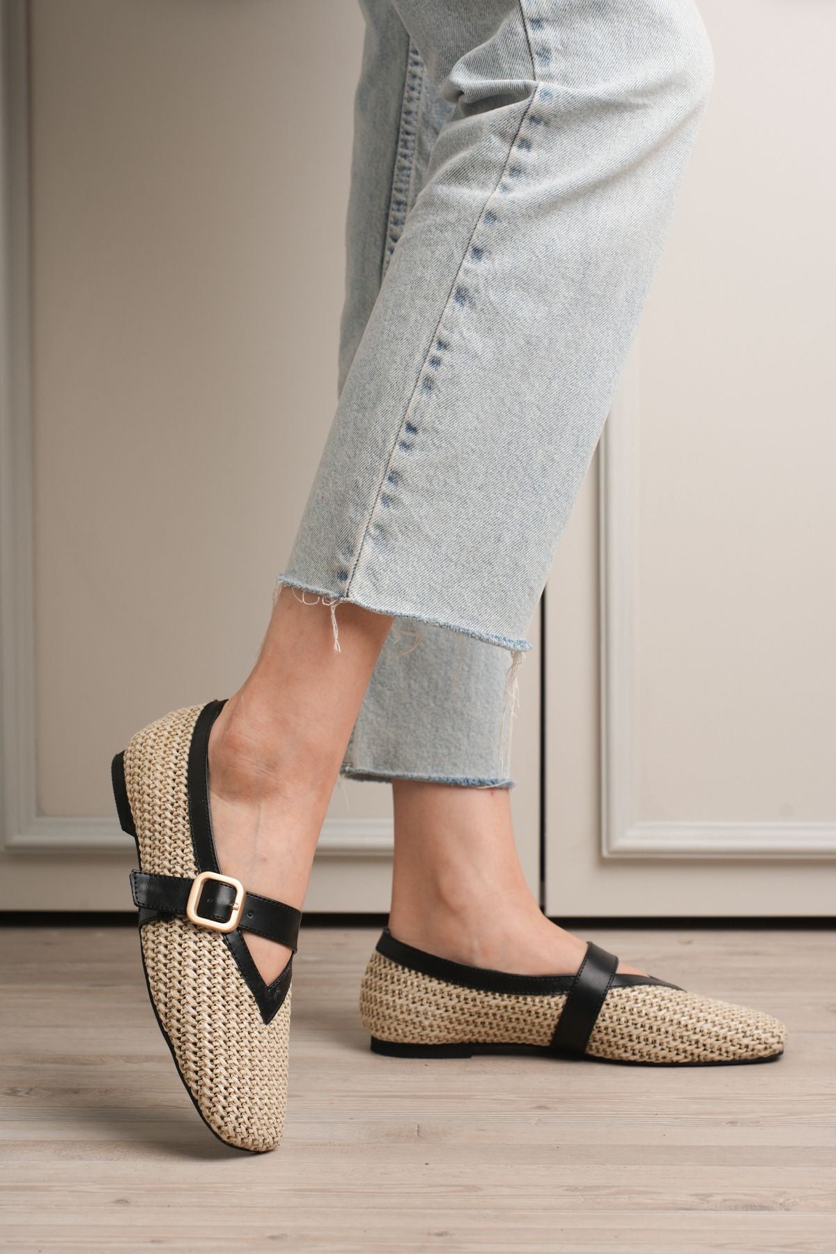 Ponti Siyah Cilt Hasır Detaylı Babet Ayakkabı