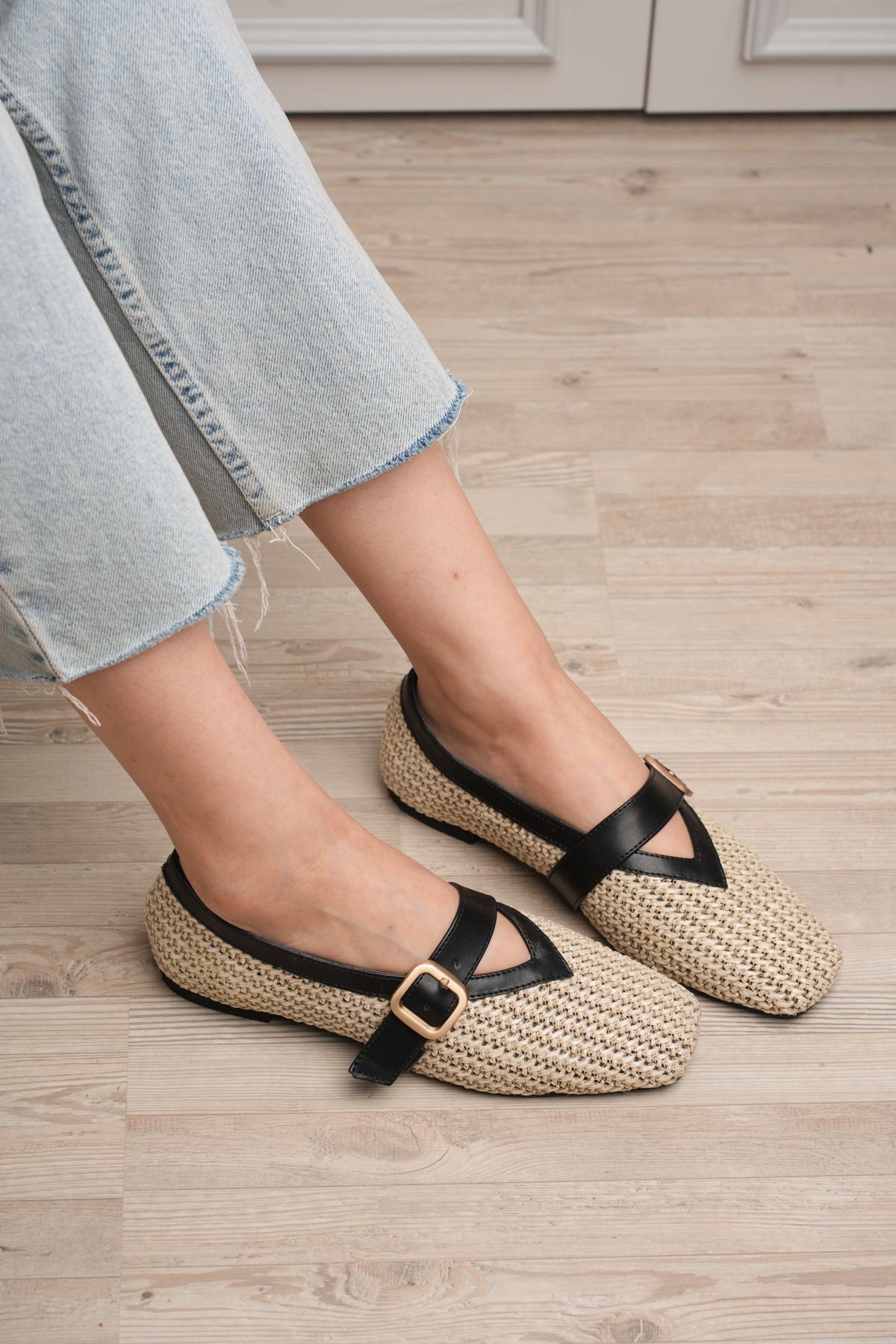 Ponti Siyah Cilt Hasır Detaylı Babet Ayakkabı