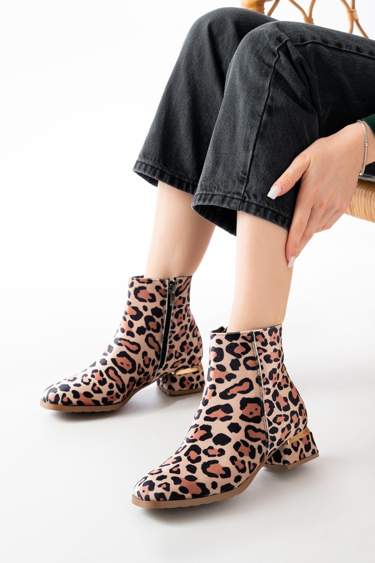 Vilhan Leopar Topuklu Fermuarlı Kadın Bot