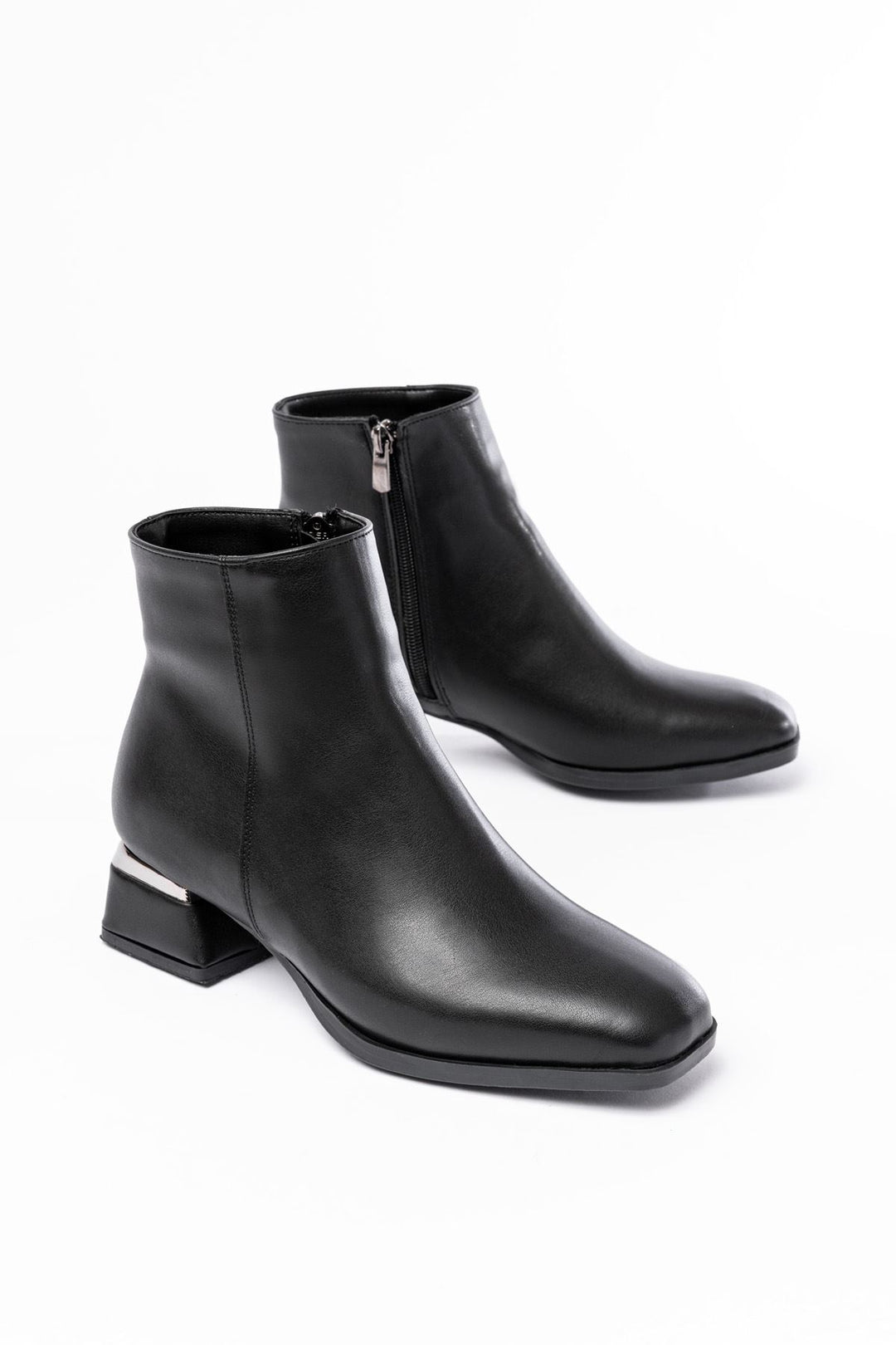 Vilhan Siyah Topuklu Fermuarlı Kadın Bot
