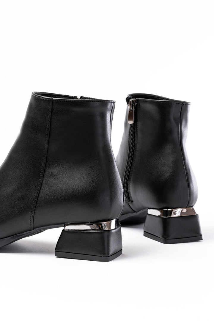 Vilhan Siyah Topuklu Fermuarlı Kadın Bot