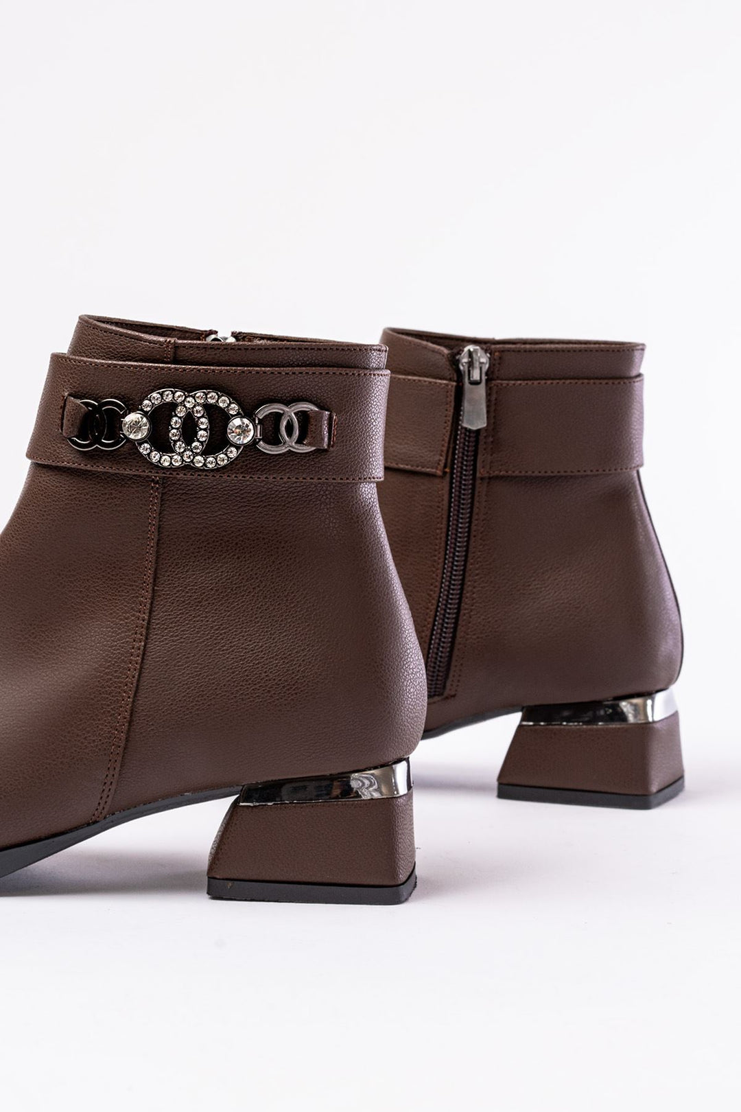 Caneda Kahverengi Toka Aksesuarlı Topuklu Fermuarlı Kadın Bot