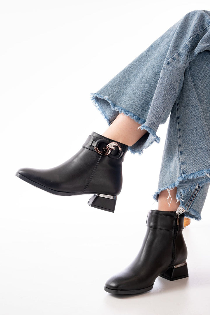 Keylin Siyah Toka Aksesuarlı Topuklu Fermuarlı Kadın Bot
