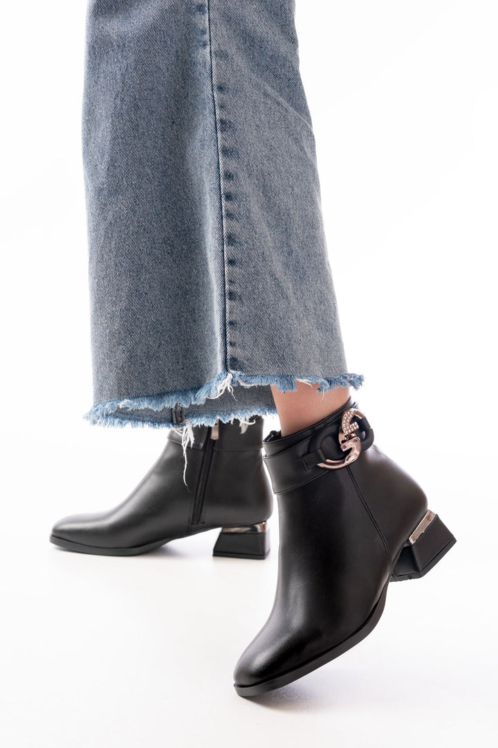 Keylin Siyah Toka Aksesuarlı Topuklu Fermuarlı Kadın Bot