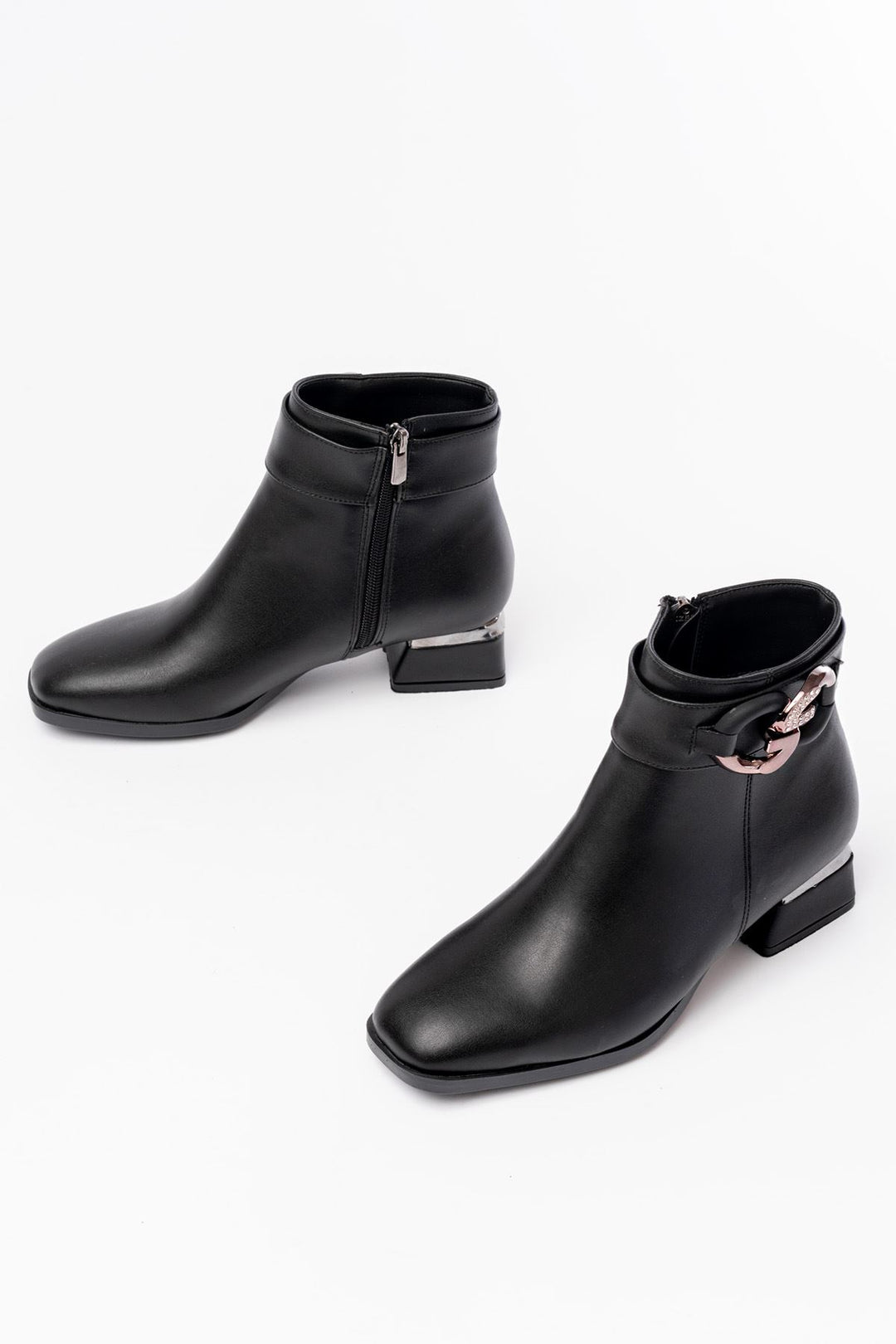 Keylin Siyah Toka Aksesuarlı Topuklu Fermuarlı Kadın Bot