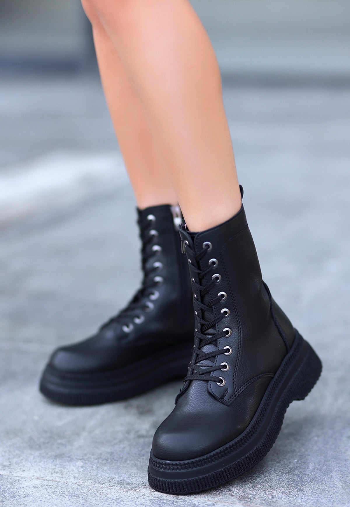 Roxan Siyah Kadın Bağcıklı Bot