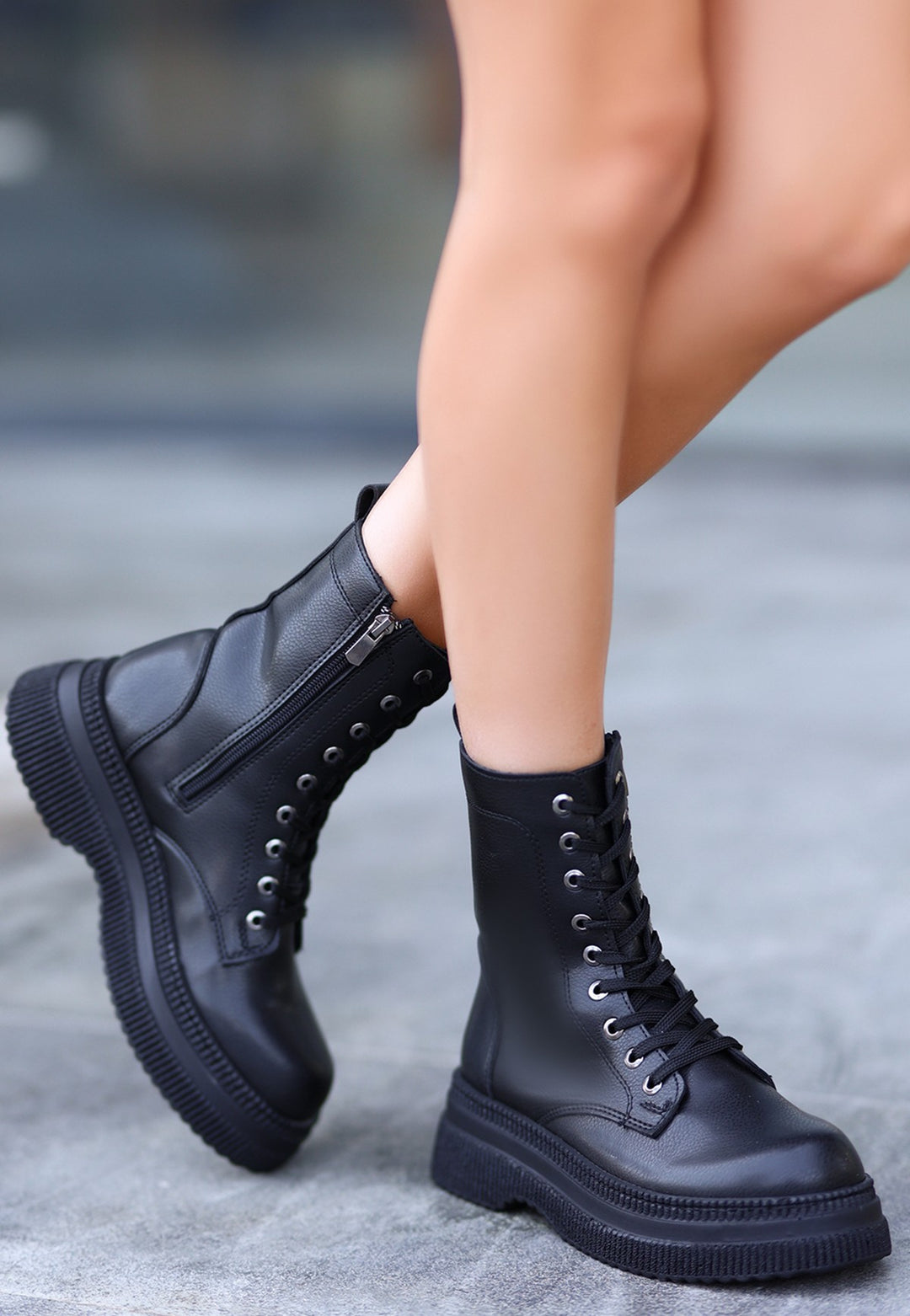 Roxan Siyah Kadın Bağcıklı Bot