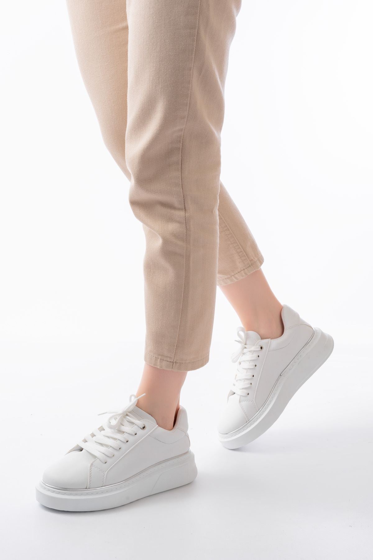 Sandery Kadın Beyaz Gümüş Bağcıklı Dikişli Spor Ayakkabı