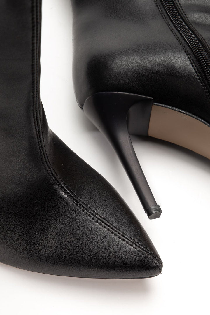 Juven Kadın Siyah Fermuarlı İnce Topuklu Çizme