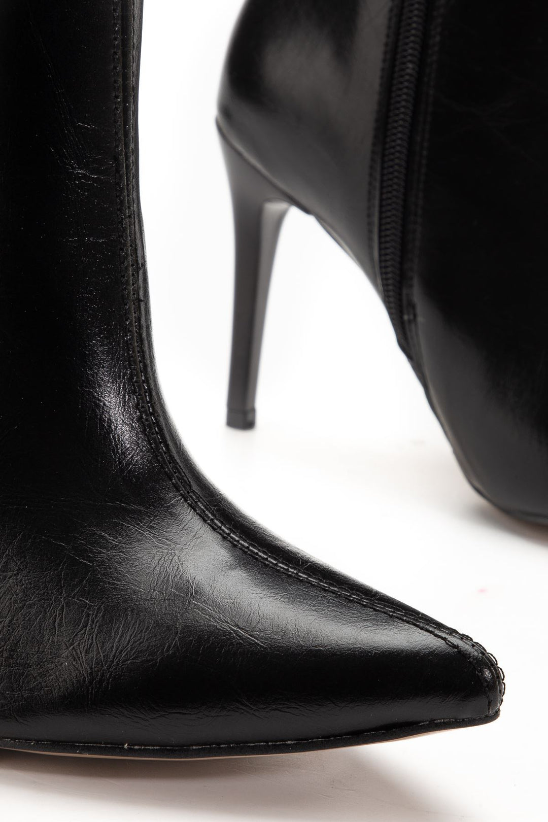 Juven Kadın Siyah Kırışık Fermuarlı İnce Topuklu Çizme