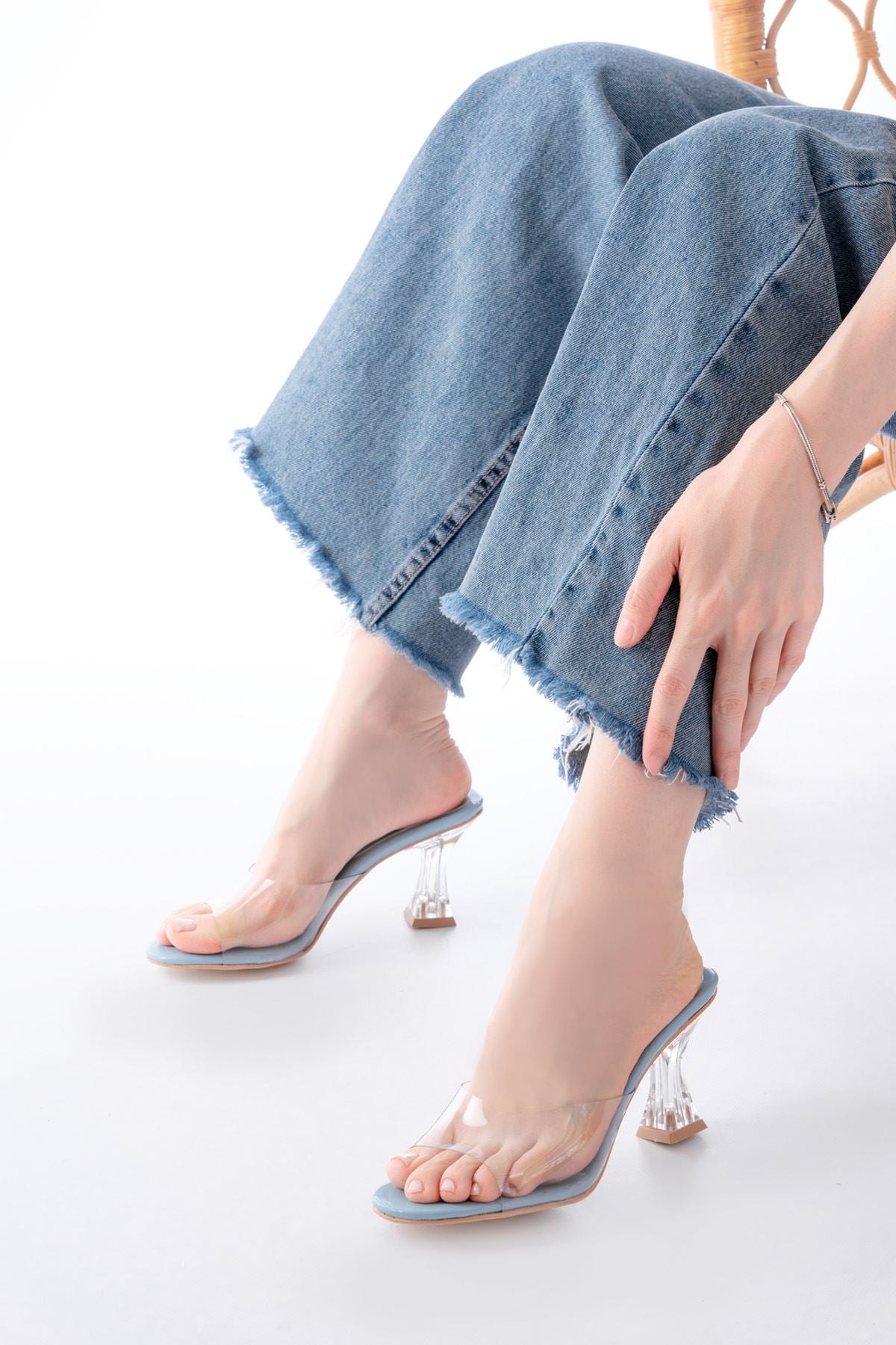 Prument Bebe Mavi Rugan Şeffaf Bantlı Şeffaf Topuklu Yuvarlak Burunlu Kadın Terlik