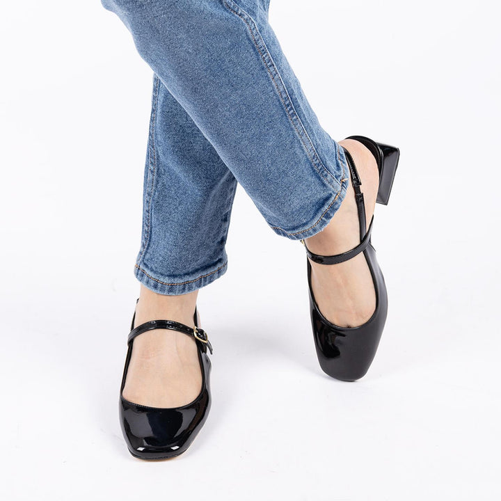 Saka Kadın Arkası Açık Küt Burun Siyah Rugan Kısa Topuklu Ayakkabı