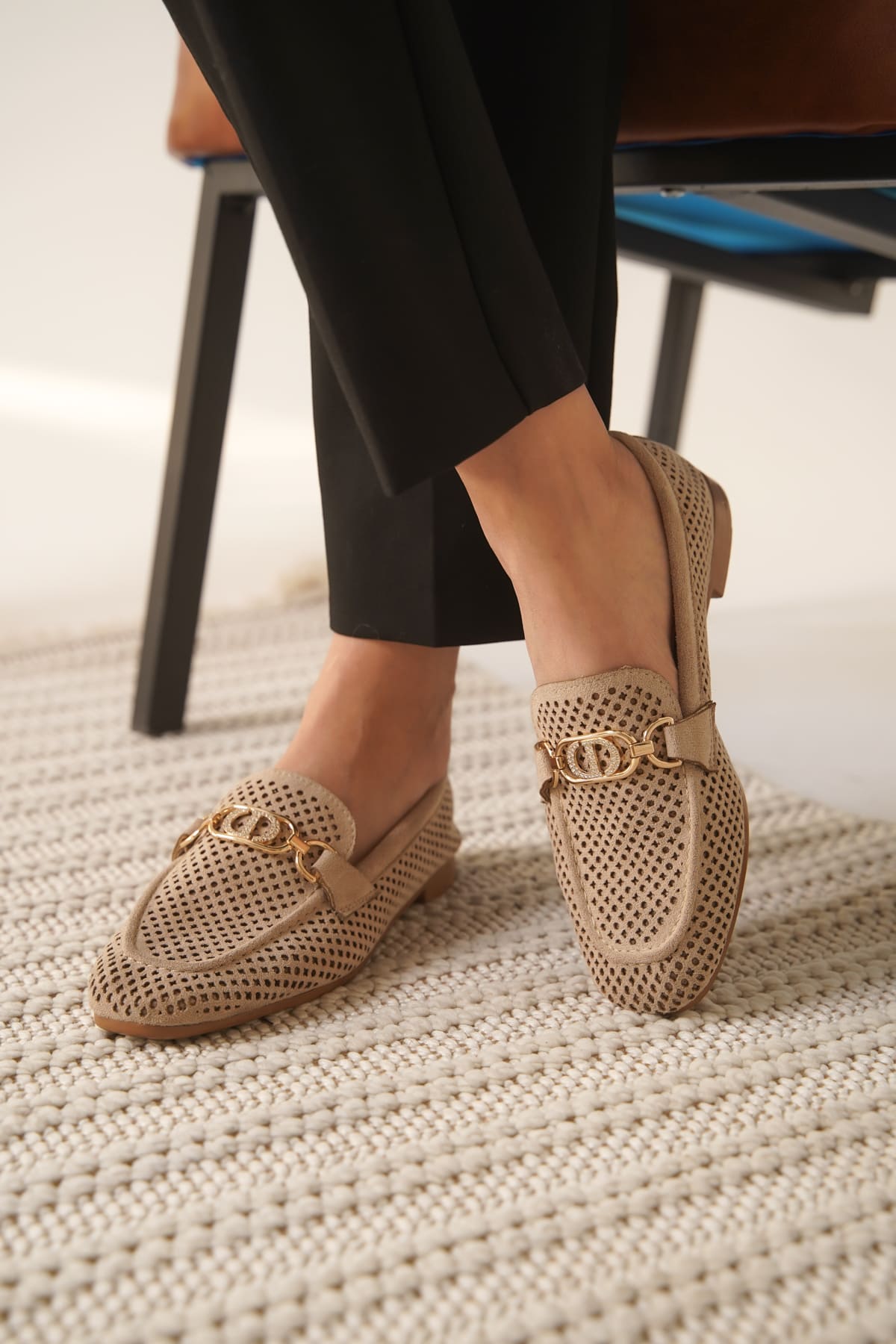 Sally Kadın Gold Aksesuarlı Bej Süet Loafer Ayakkabı