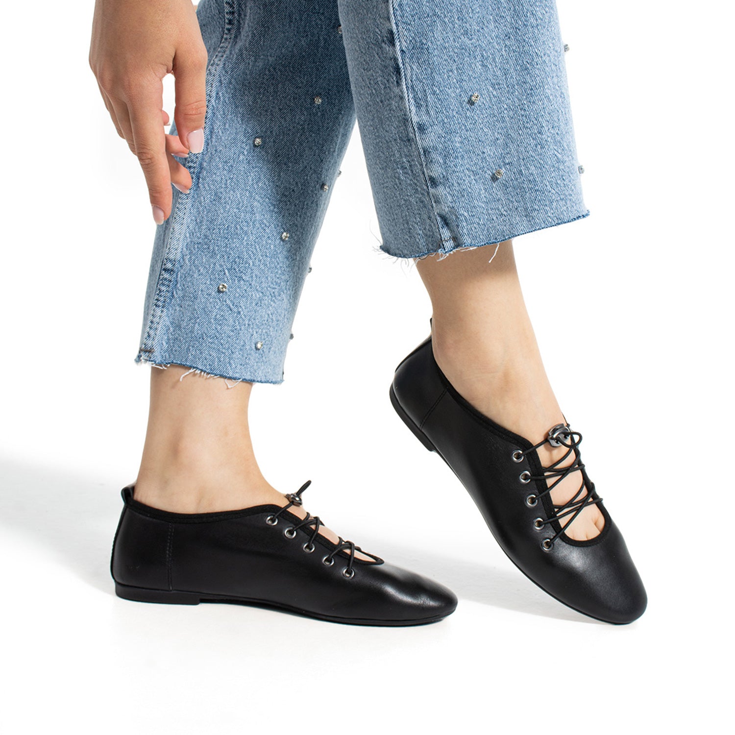 Santa Kadın Bağcık Detaylı Hakiki Deri Siyah Babet Ayakkabı