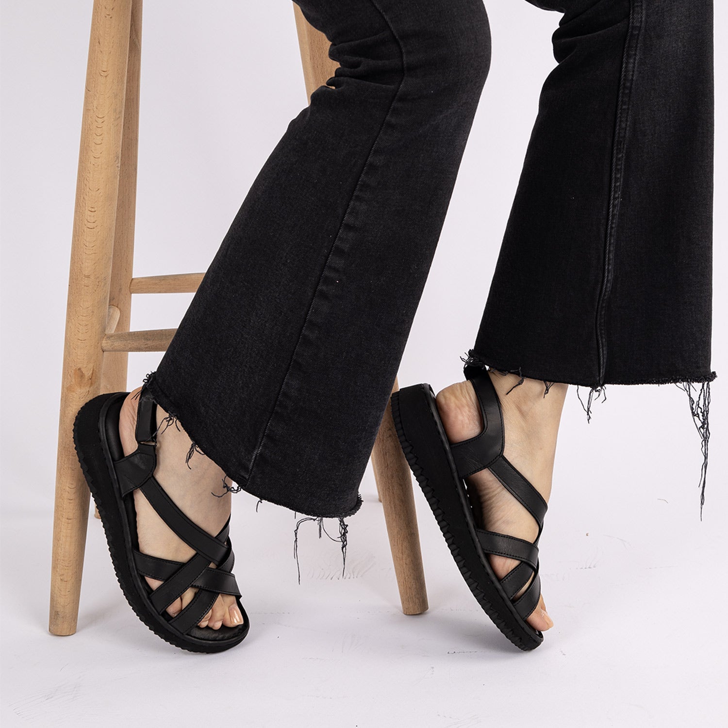 Seta Kadın Hakiki Deri Mat Siyah Sandalet