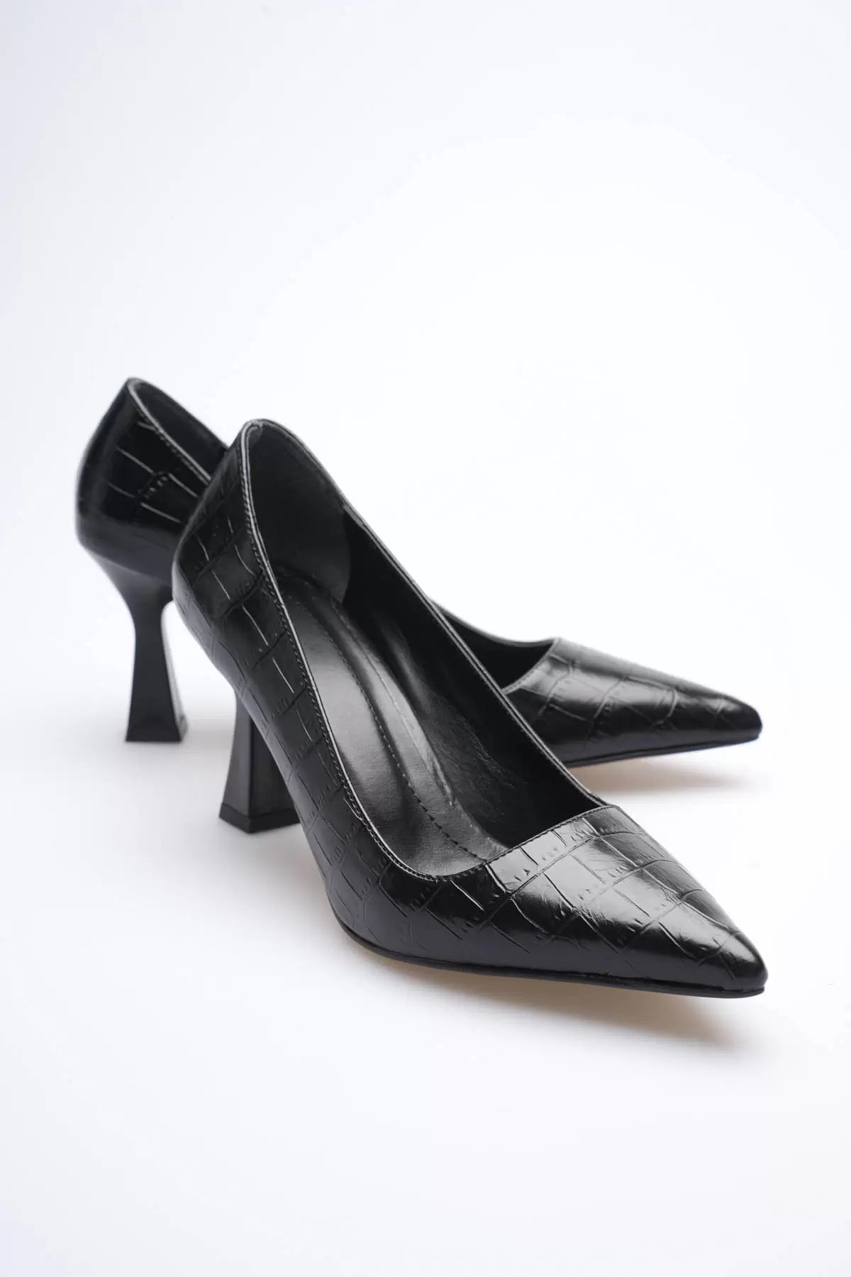 Lessa Siyah Kroko Sivri Burun Orta Topuklu Kadın Stiletto TR20MS02F
