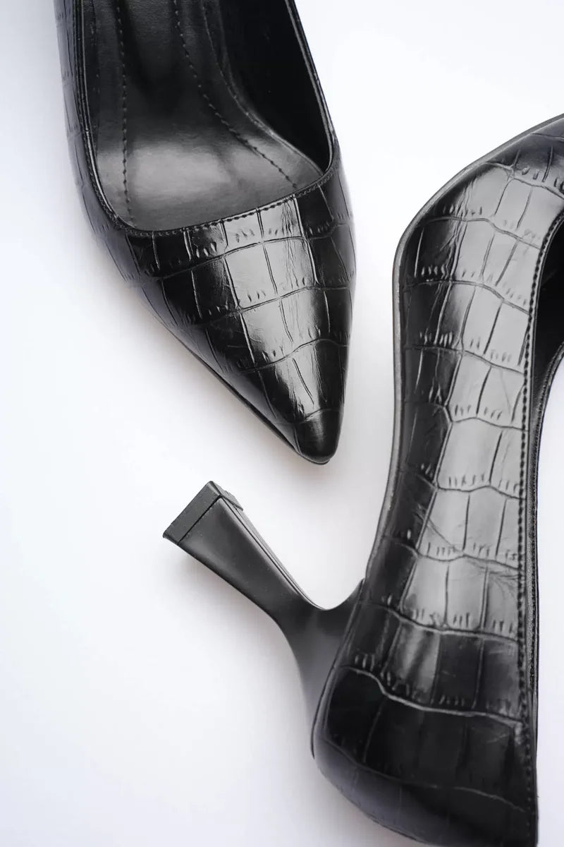 Lessa Siyah Kroko Sivri Burun Orta Topuklu Kadın Stiletto TR20MS02F