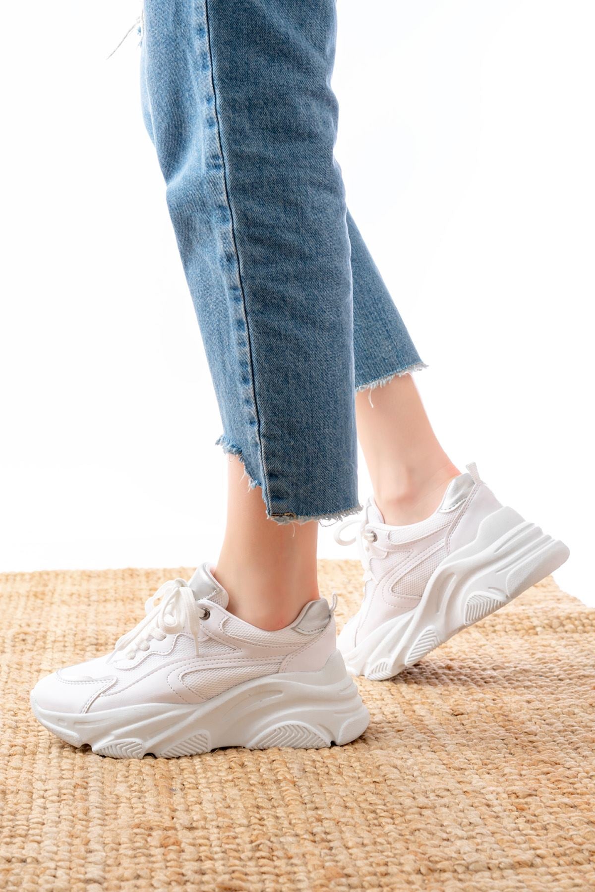 Kubanche Beyaz Gümüş Bağcıklı Fileli Günlük Spor Ayakkabı