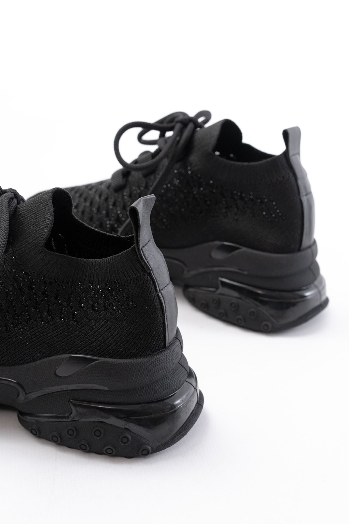 Gylary Siyah Bağcıklı Fileli Taş Aksesuarlı Kadın Spor Ayakkabı