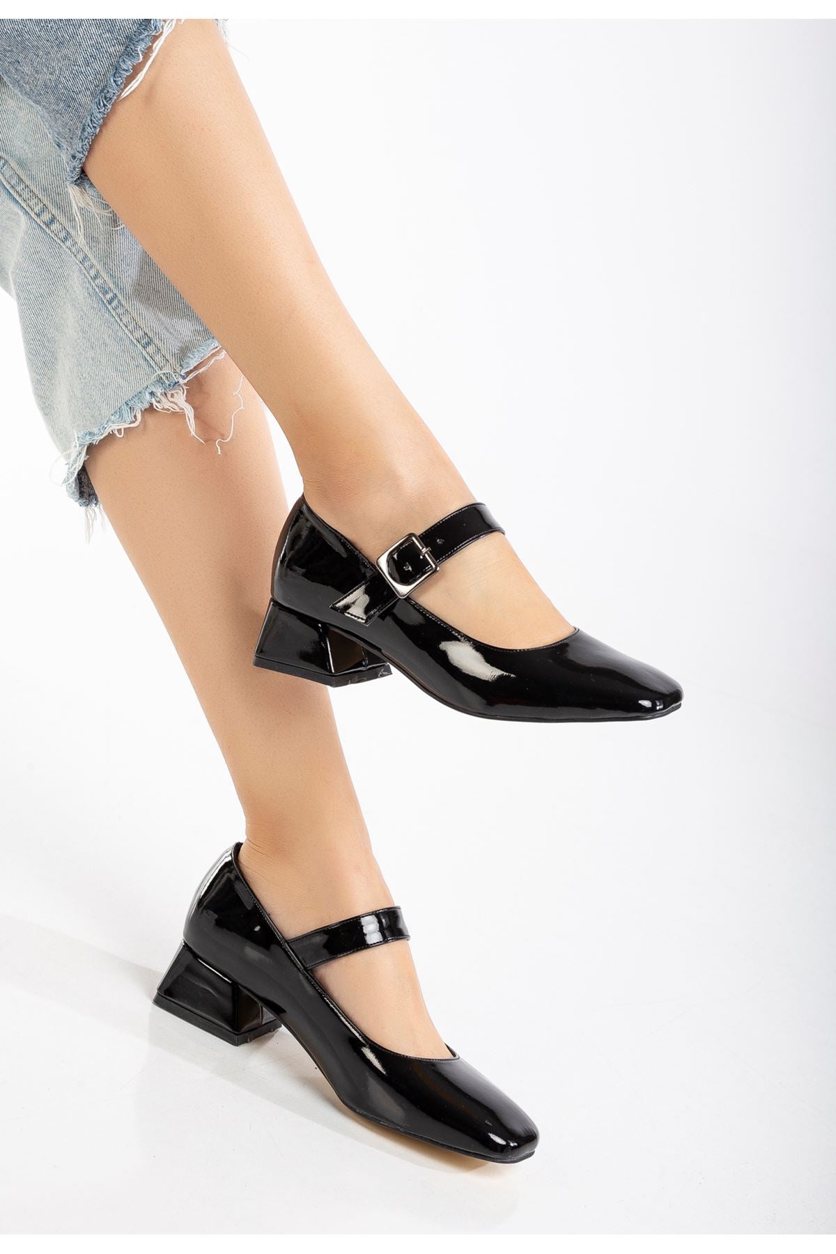 Mnaramis Siyah Rugan Kadın Kısa Topuklu Ayakkabı