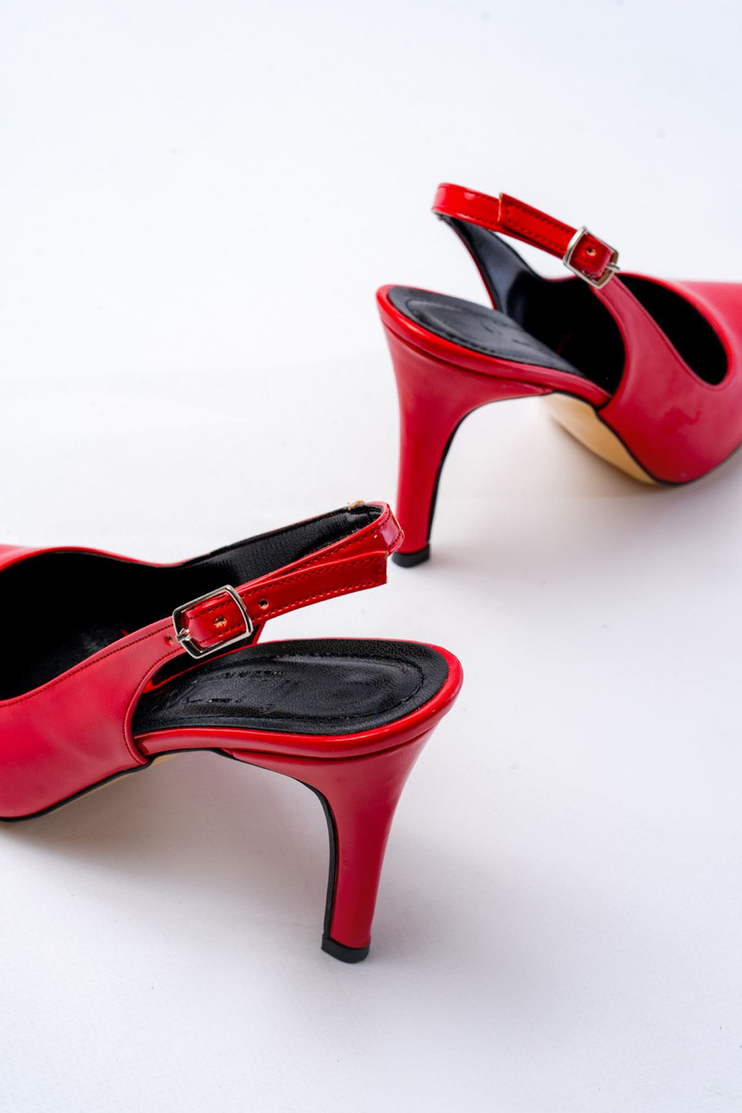 Holzercy Kadın Kırmızı Rugan Arkası Açık Topuklu Ayakkabı