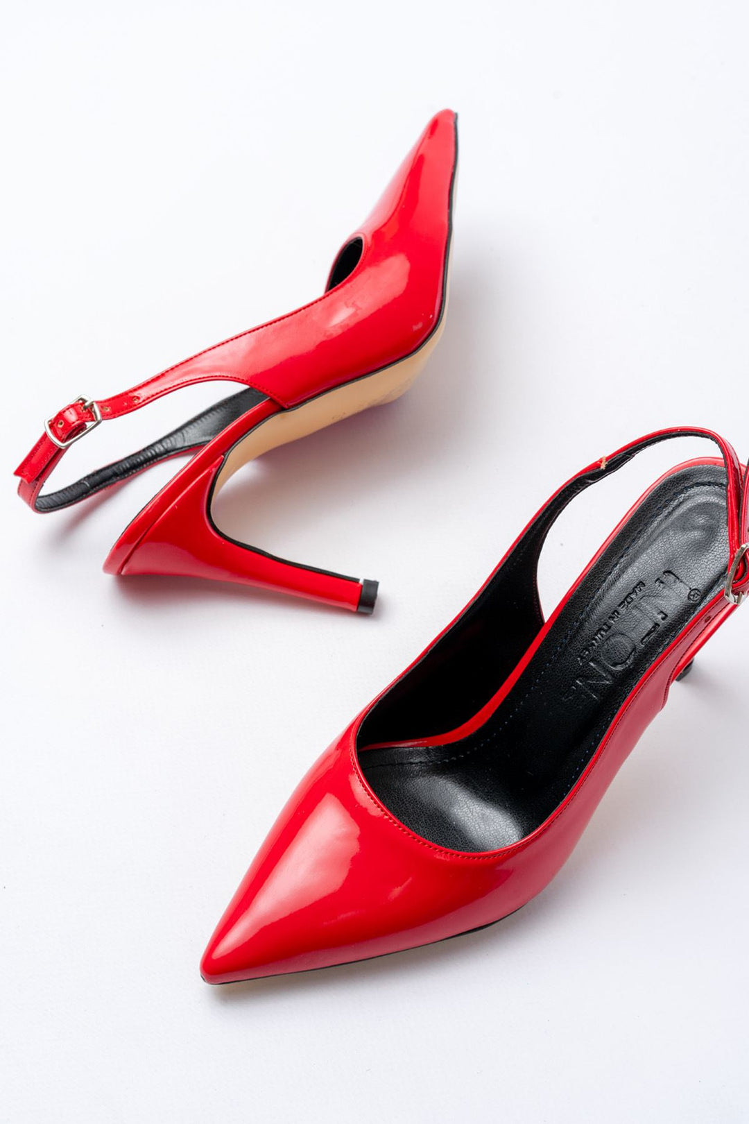 Holzercy Kadın Kırmızı Rugan Arkası Açık Topuklu Ayakkabı