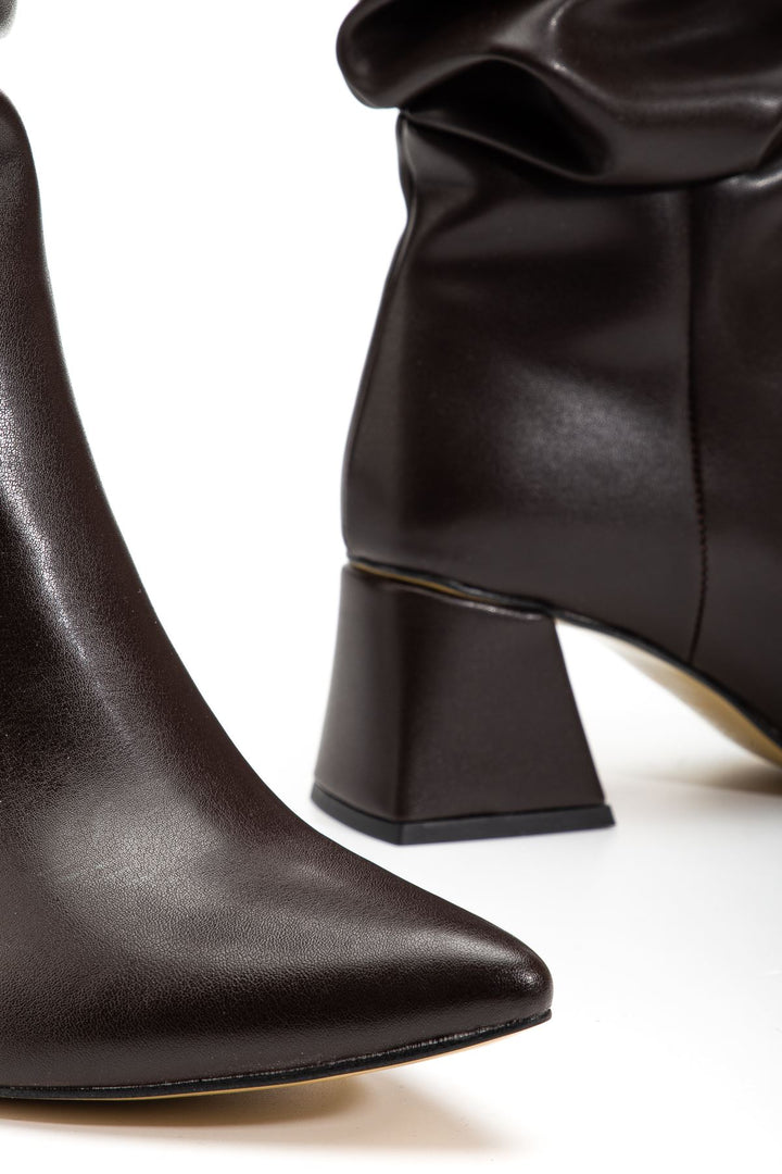 Ayzena Kahve Körüklü Kalın Topuklu Kadın Çizme