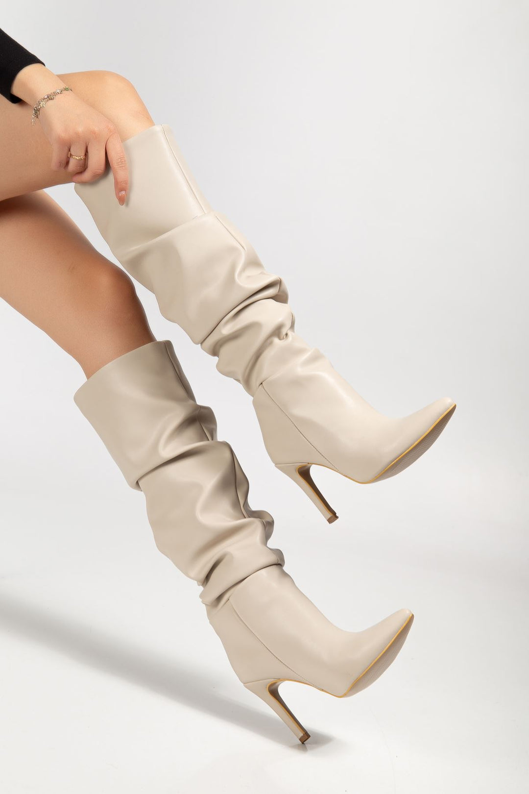 Benan Bej Körüklü İnce Topuklu Kadın Çizme