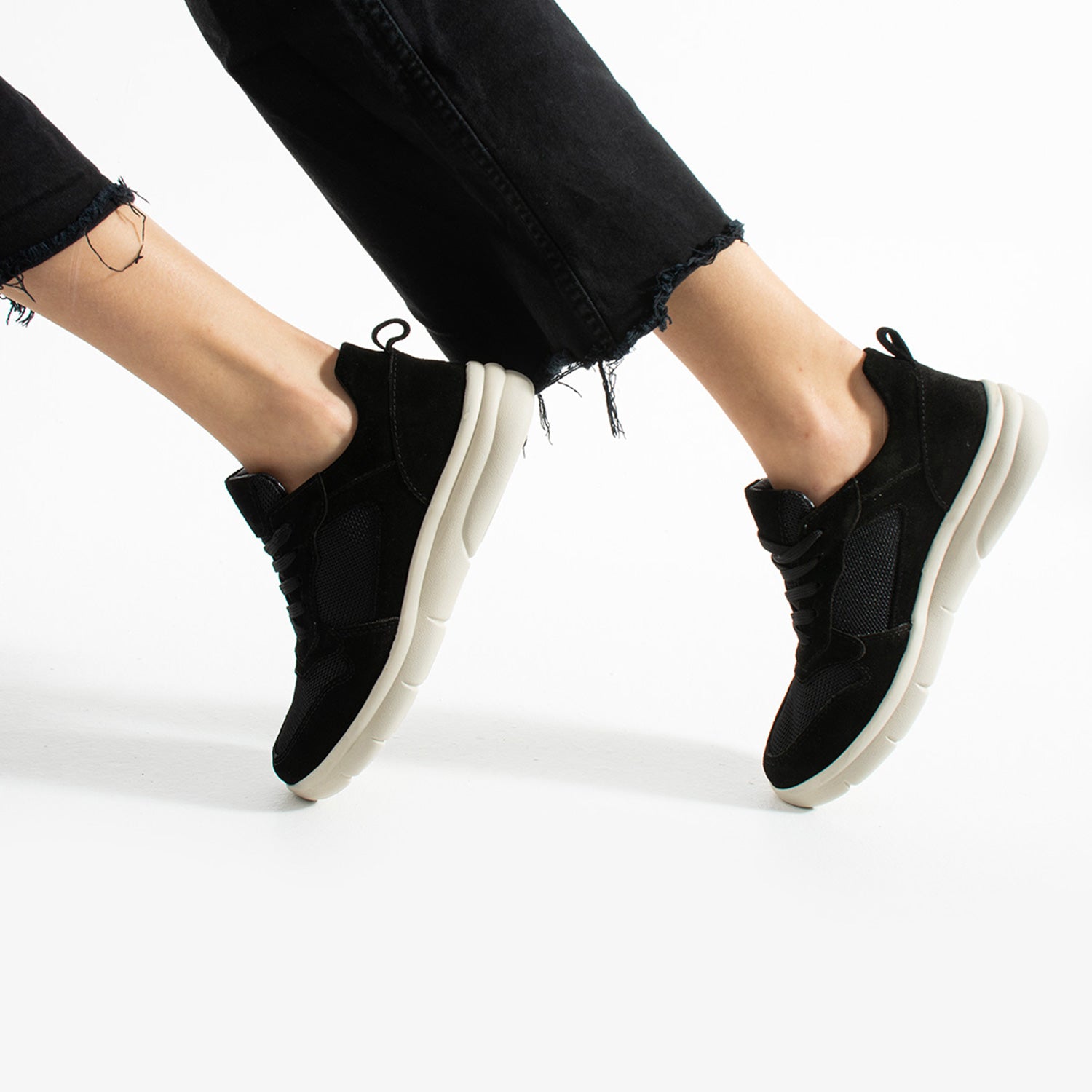 Thaes Kadın Hakiki Süet Deri Siyah Spor Ayakkabı