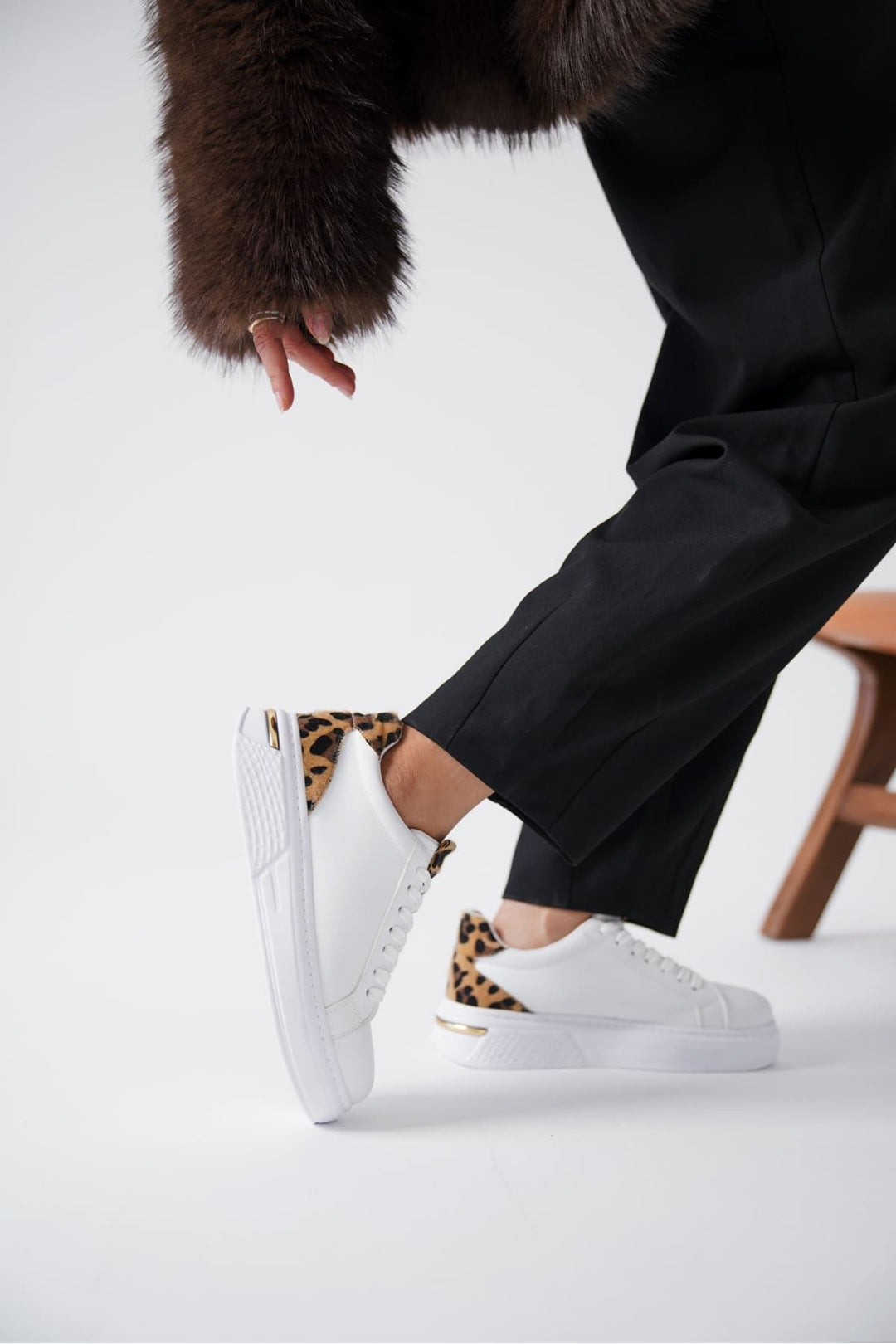 Vega Leopar Detaylı Beyaz Kadın Spor Ayakkabı