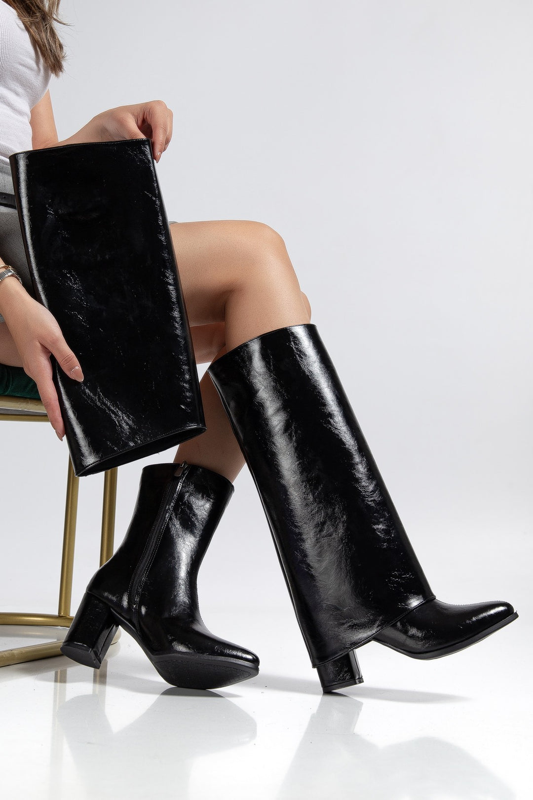 Wila Kadın Siyah Parlak Topuklu Tak Çıkar Çizme