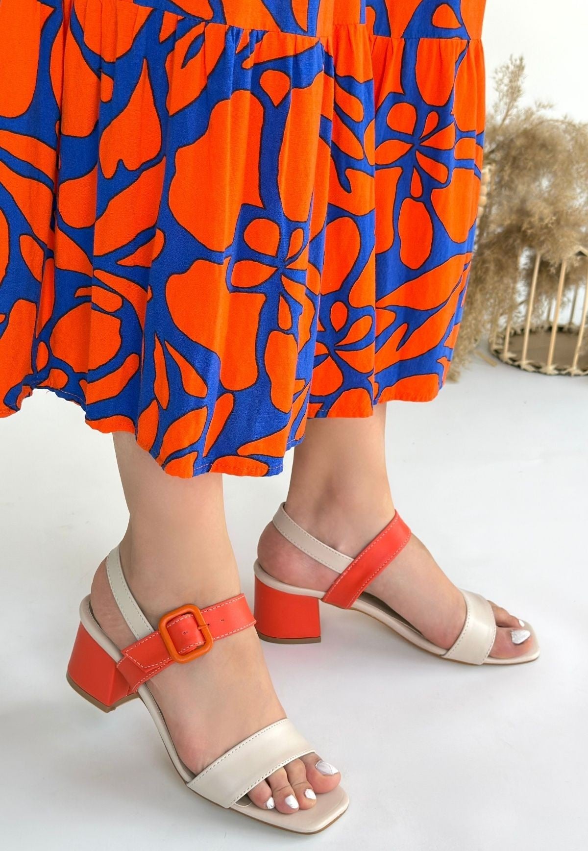 Year Kadın Bej Kemerli Turuncu Detaylı Topuklu Sandalet