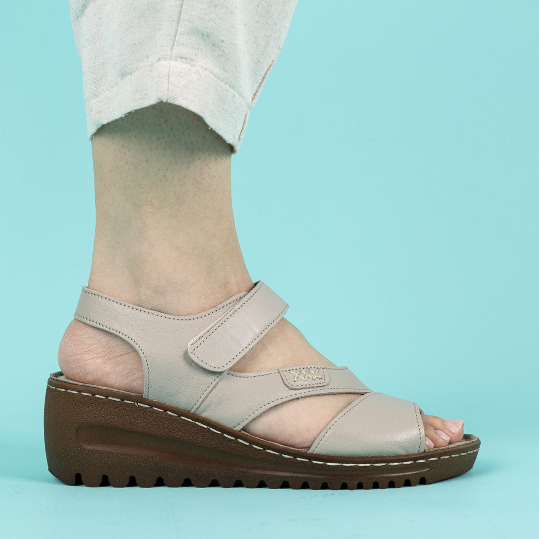 Yorga Kadın Hakiki Deri Silver Dolgu Topuk Sandalet