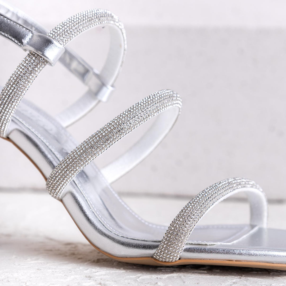 Yeni Sezon Üç Bantlı Taş İşlemeli Şık Yüksek Topuk Belami Gümüş Kadın Abiye Topuklu Ayakkabı