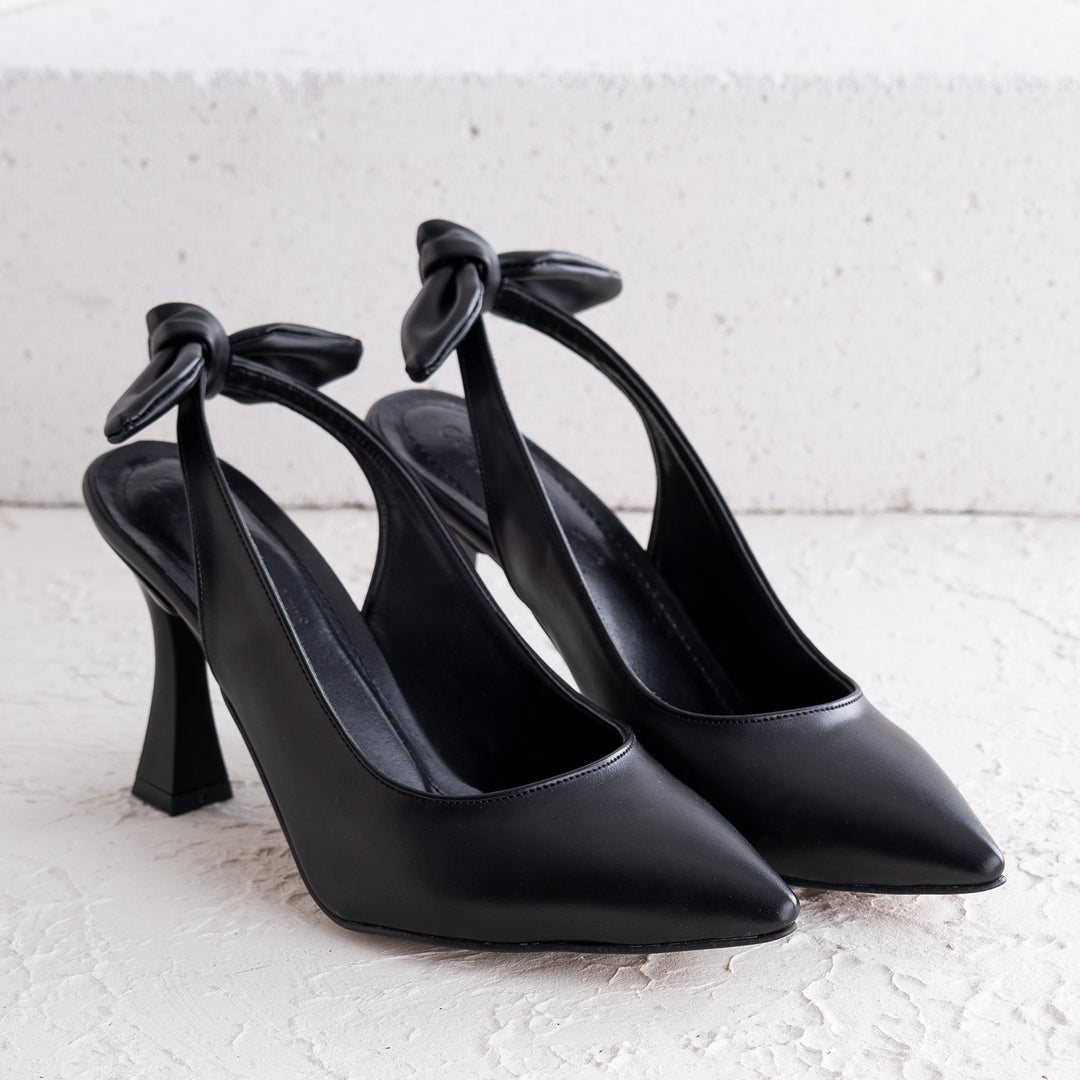 Yeni Sezon Konfor Modeli Sivri Burunlu Yüksek Topuklu Toka Detaylı Judi Siyah Kadın Topuklu Ayakkabı